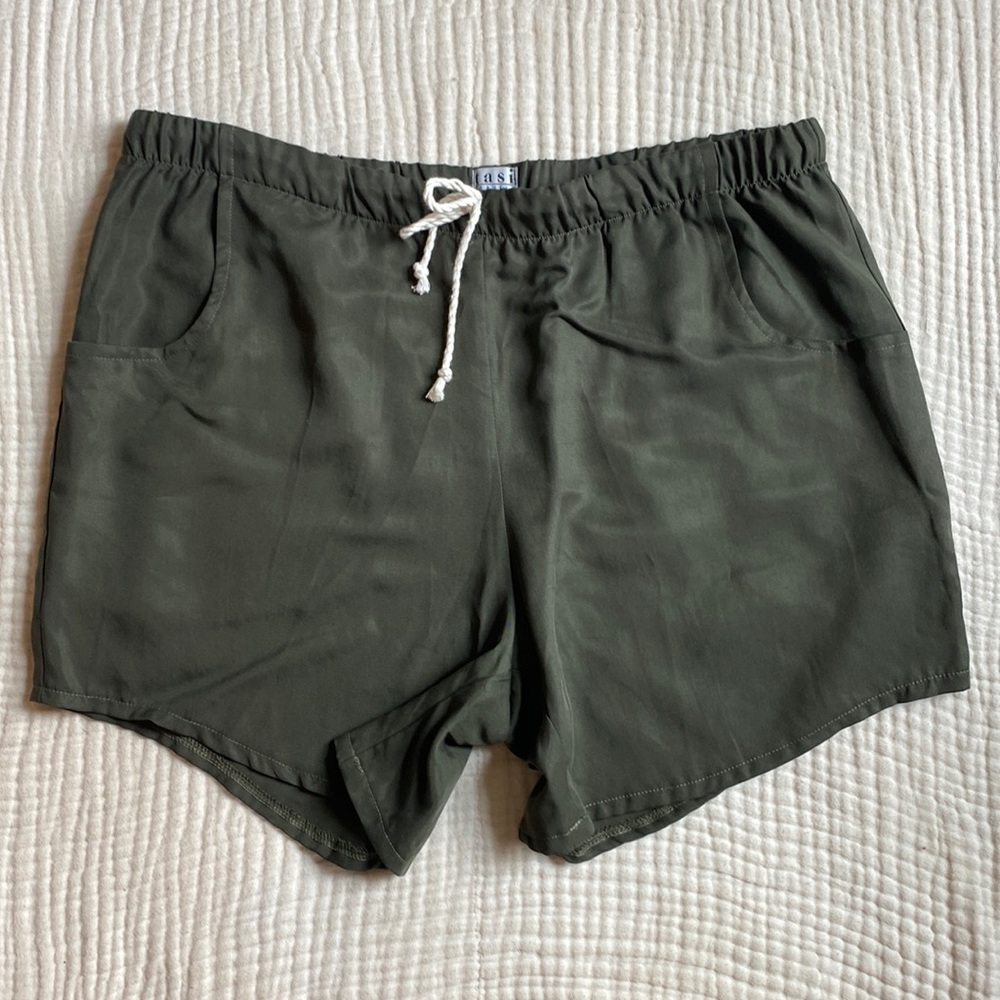 NWT Eucalyptus Tencel Shorts